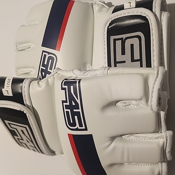 Boxing Gloves F45 Size L - Picture 4 of 7